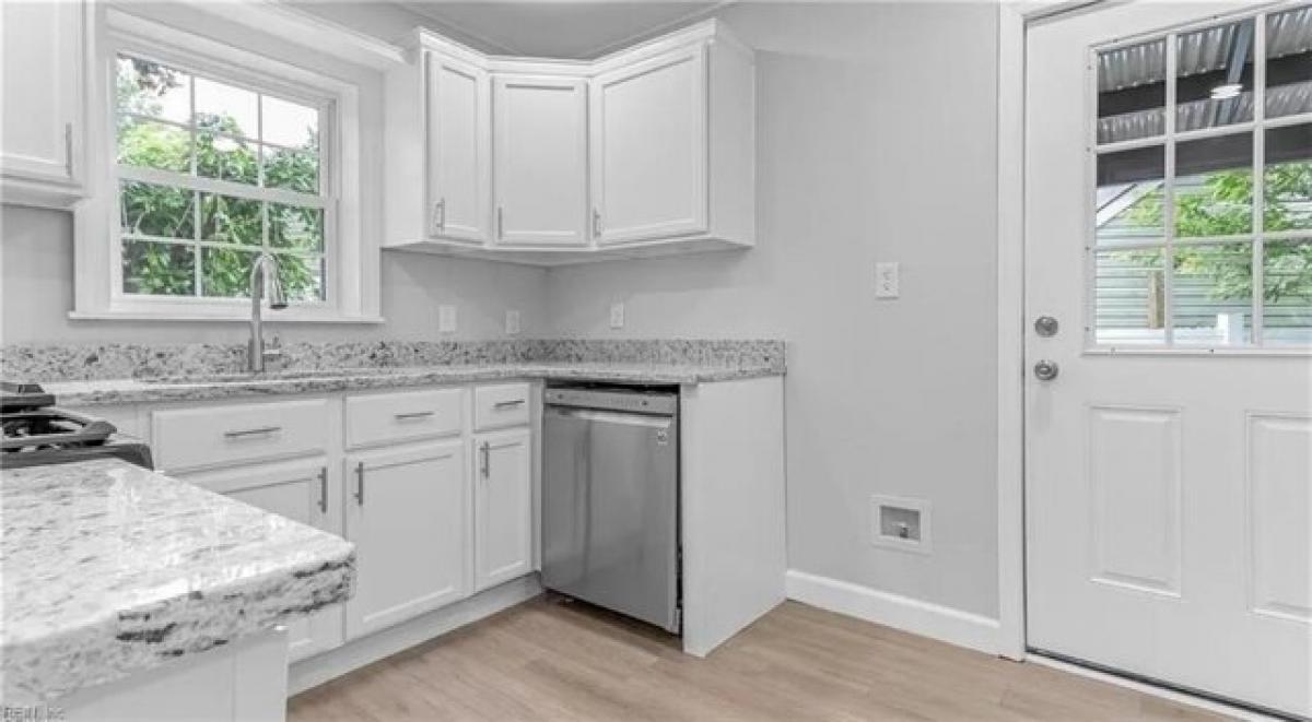 Picture of Home For Sale in Norfolk, Virginia, United States