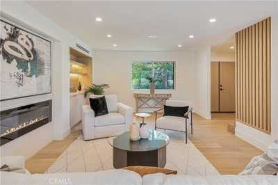 Home For Sale in Woodland Hills, California