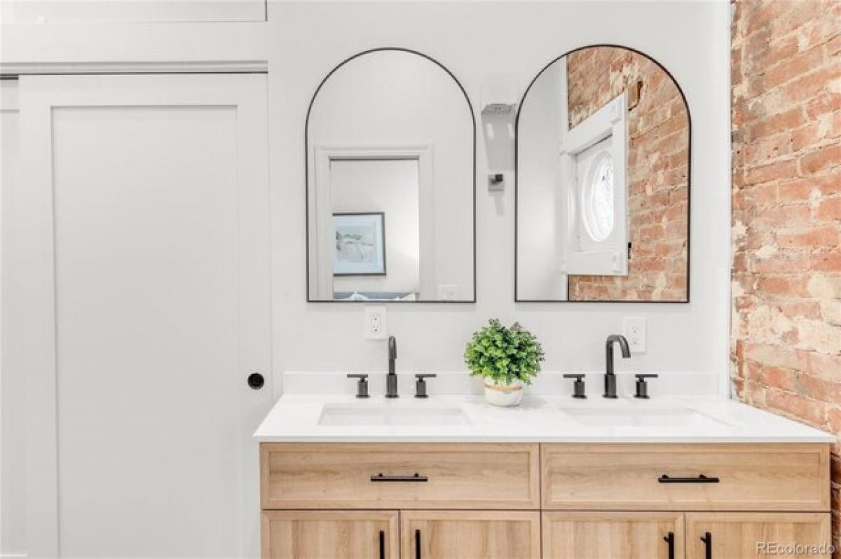 Picture of Home For Sale in Denver, Colorado, United States