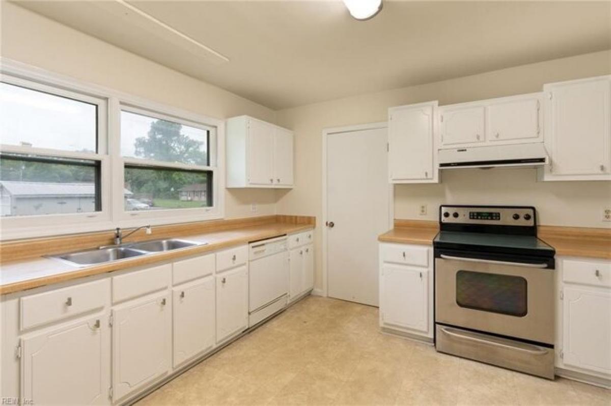 Picture of Home For Sale in Chesapeake, Virginia, United States