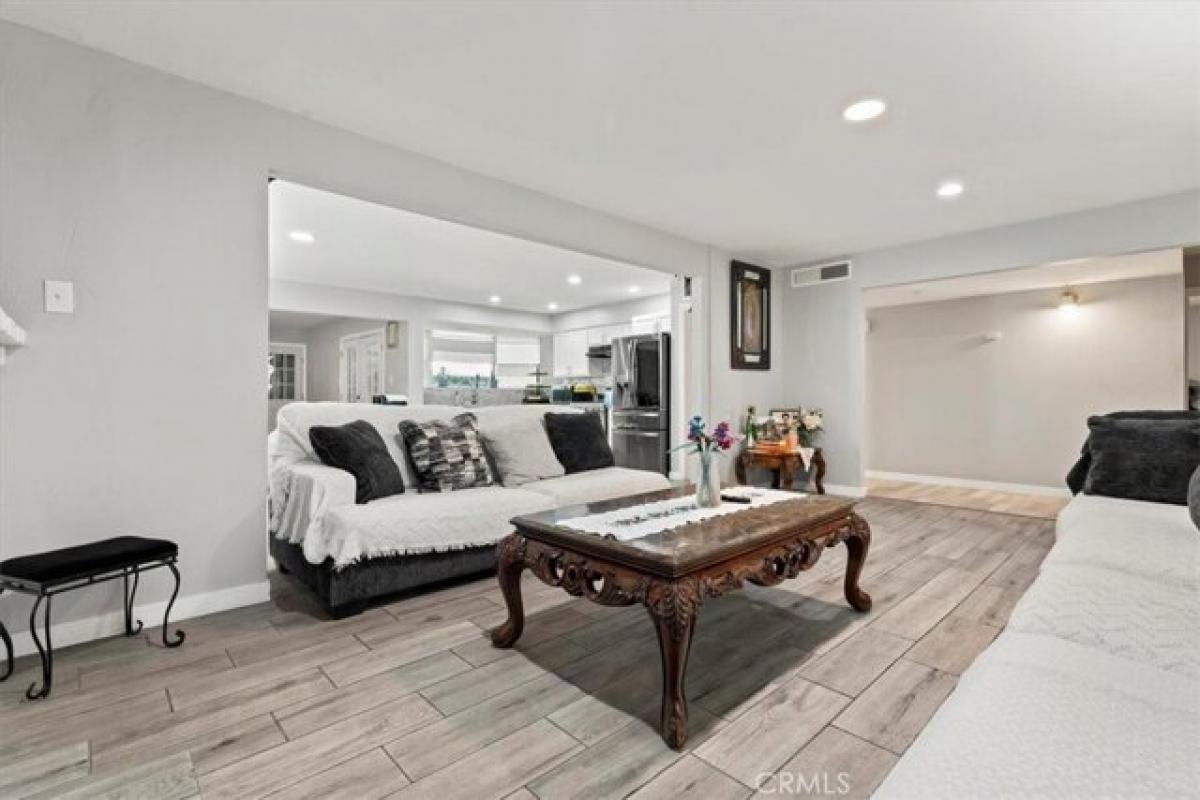 Picture of Home For Sale in Bakersfield, California, United States