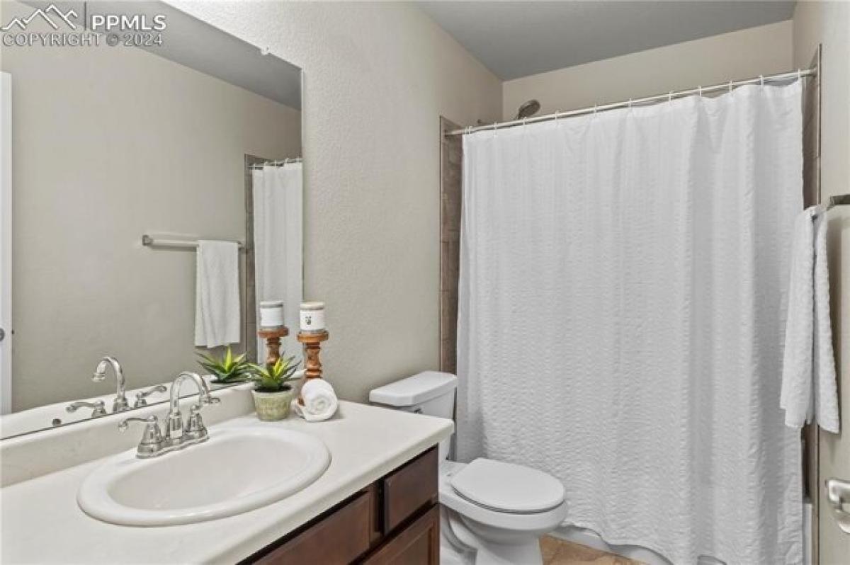 Picture of Home For Sale in Colorado Springs, Colorado, United States