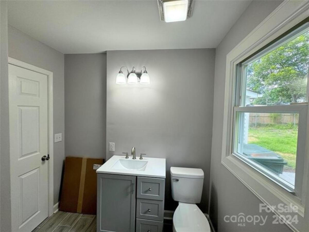 Picture of Home For Sale in Gastonia, North Carolina, United States