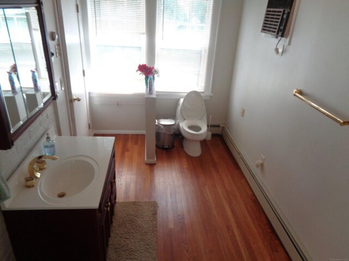 Picture of Home For Sale in Stamford, Connecticut, United States