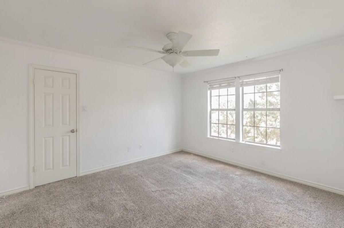 Picture of Home For Sale in Carrollton, Texas, United States