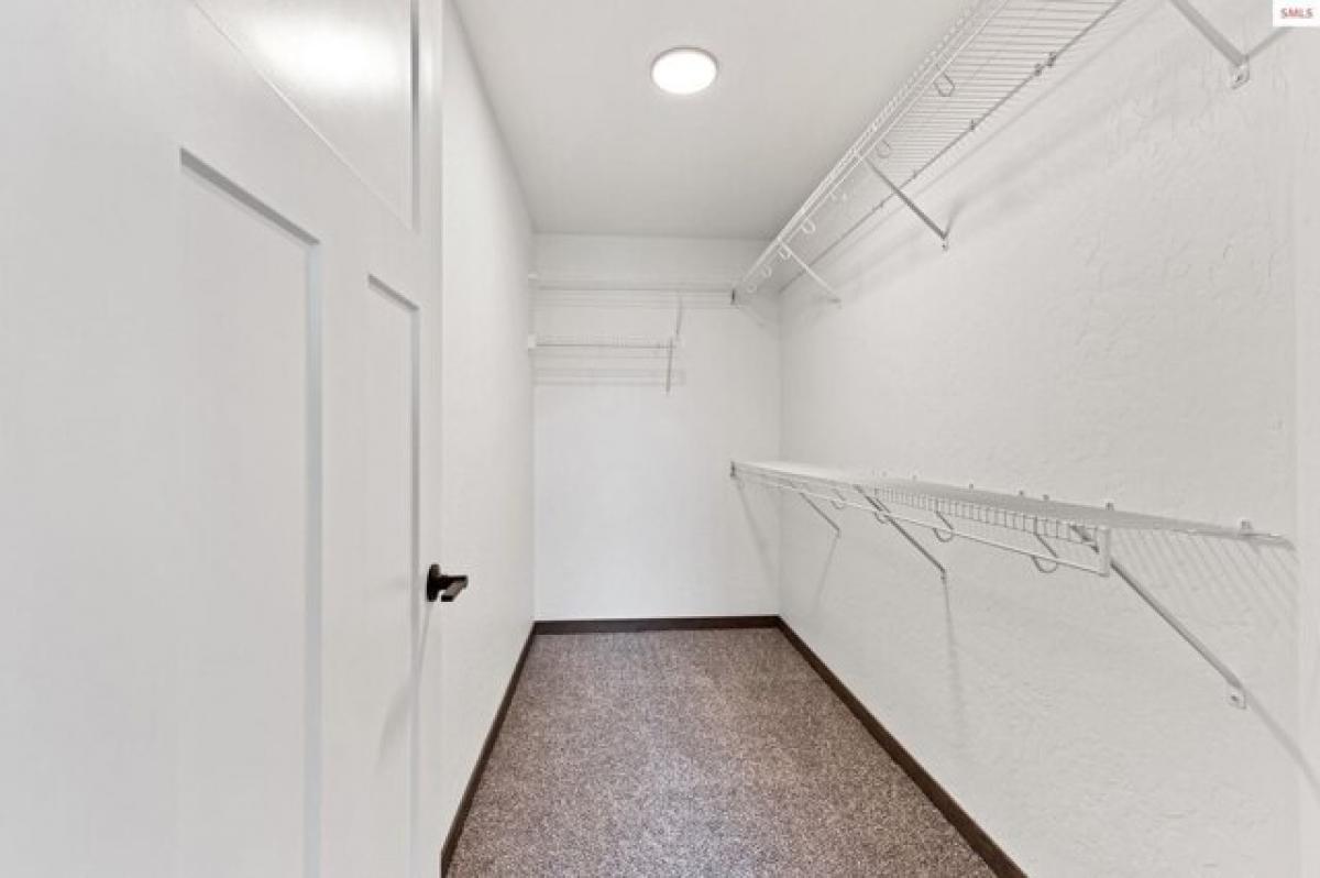 Picture of Home For Sale in Sandpoint, Idaho, United States