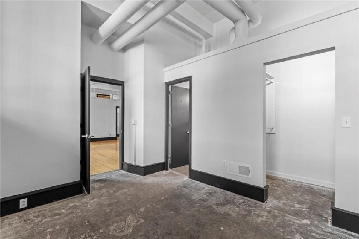 Picture of Home For Sale in Pittsburgh, Pennsylvania, United States