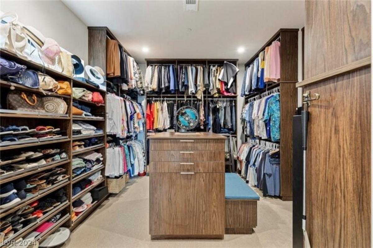 Picture of Home For Sale in Henderson, Nevada, United States