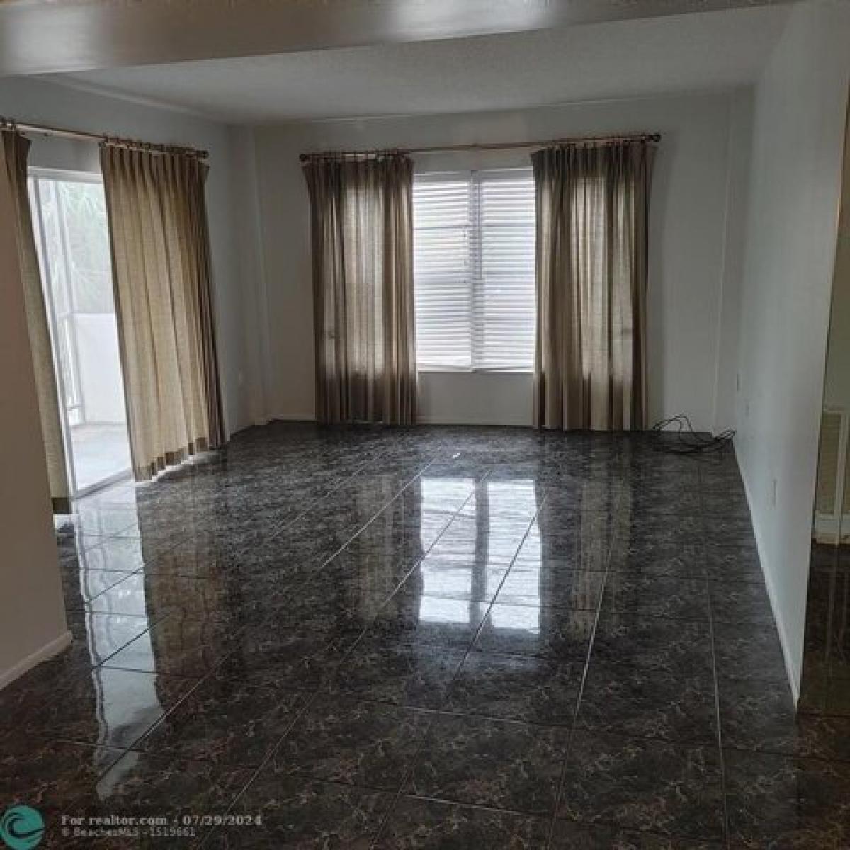 Picture of Home For Sale in Lauderhill, Florida, United States