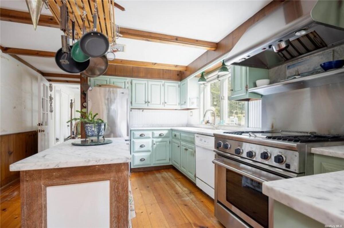 Picture of Home For Sale in Southampton, New York, United States