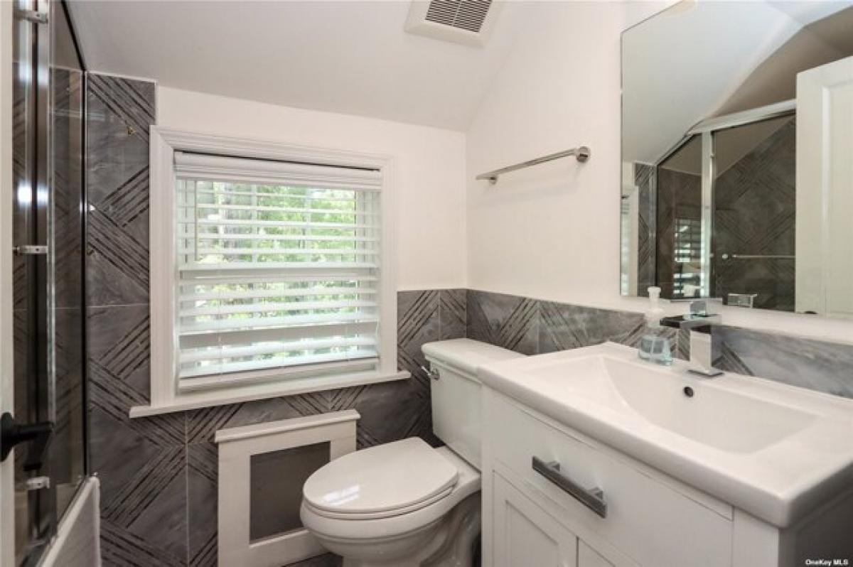 Picture of Home For Sale in Great Neck, New York, United States