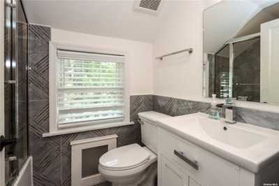 Home For Sale in Great Neck, New York