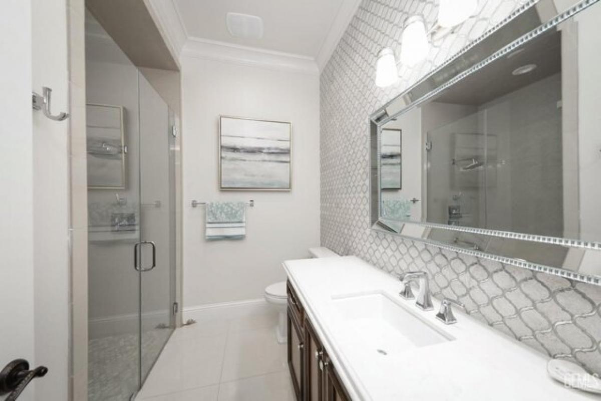 Picture of Home For Sale in Bakersfield, California, United States