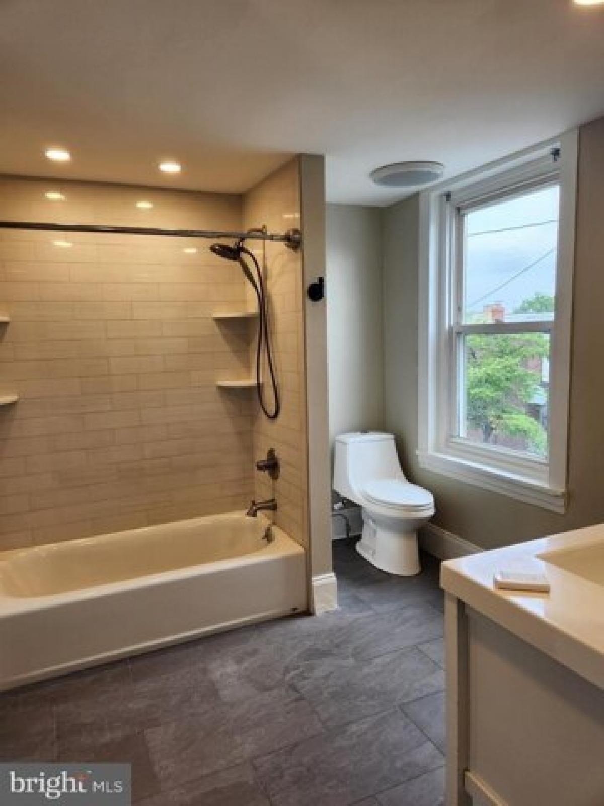 Picture of Home For Sale in Bridgeport, Pennsylvania, United States