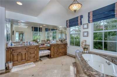 Home For Sale in Calabasas, California
