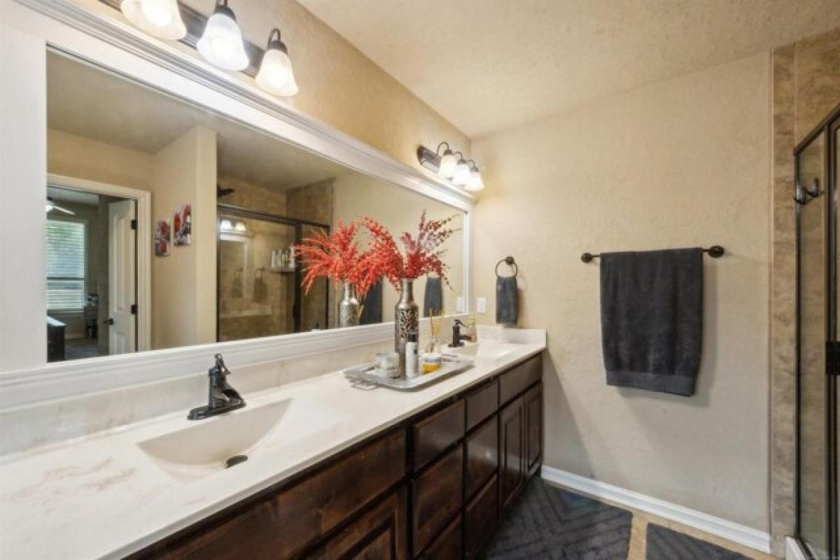 Picture of Home For Sale in Jenks, Oklahoma, United States