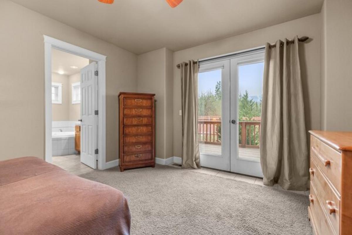 Picture of Home For Sale in Whitefish, Montana, United States