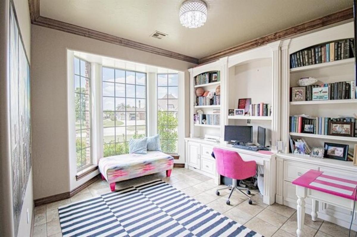 Picture of Home For Sale in Mustang, Oklahoma, United States