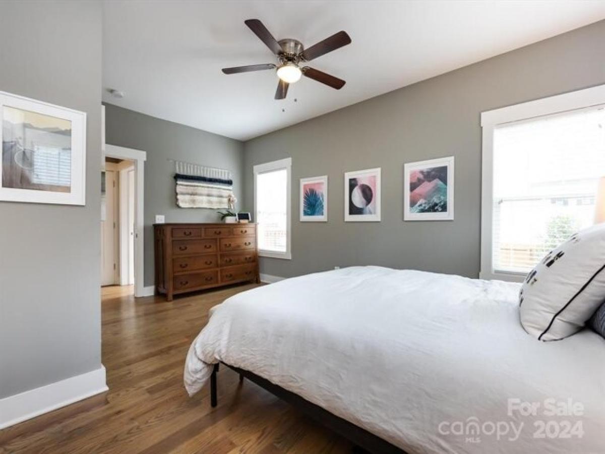 Picture of Home For Sale in Charlotte, North Carolina, United States