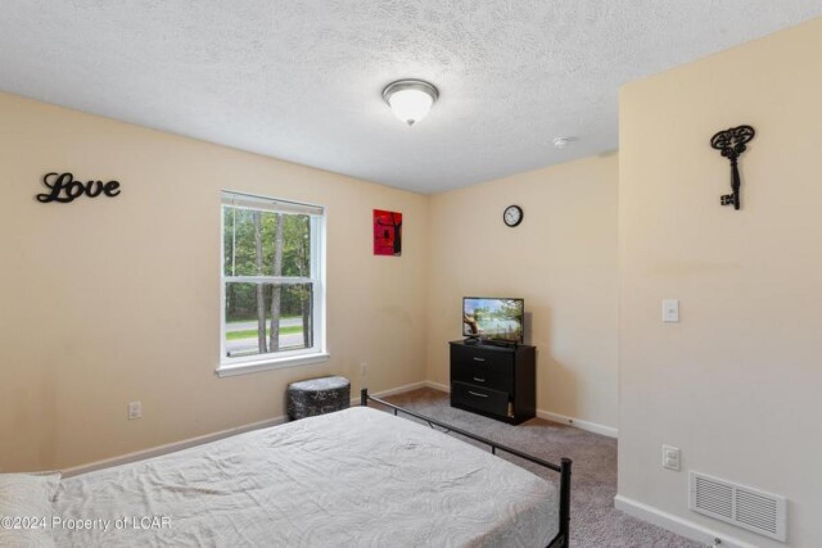 Picture of Home For Sale in Tobyhanna, Pennsylvania, United States