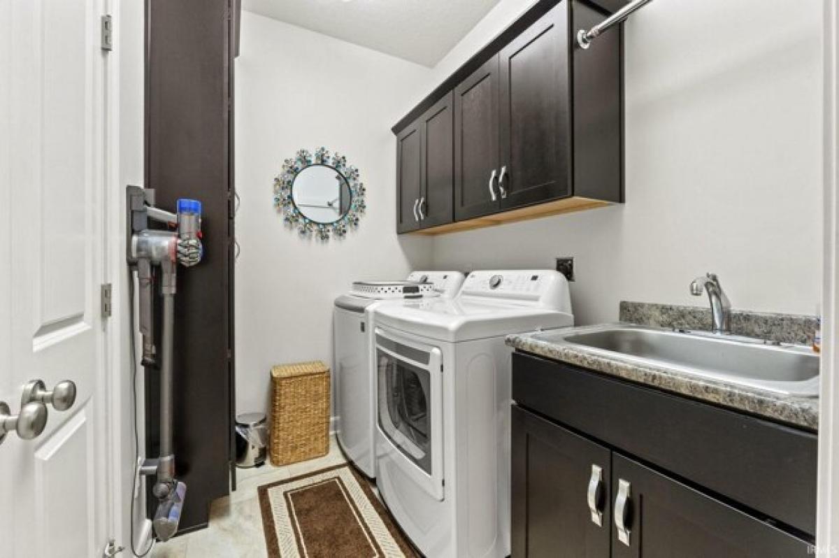 Picture of Home For Sale in Fort Wayne, Indiana, United States