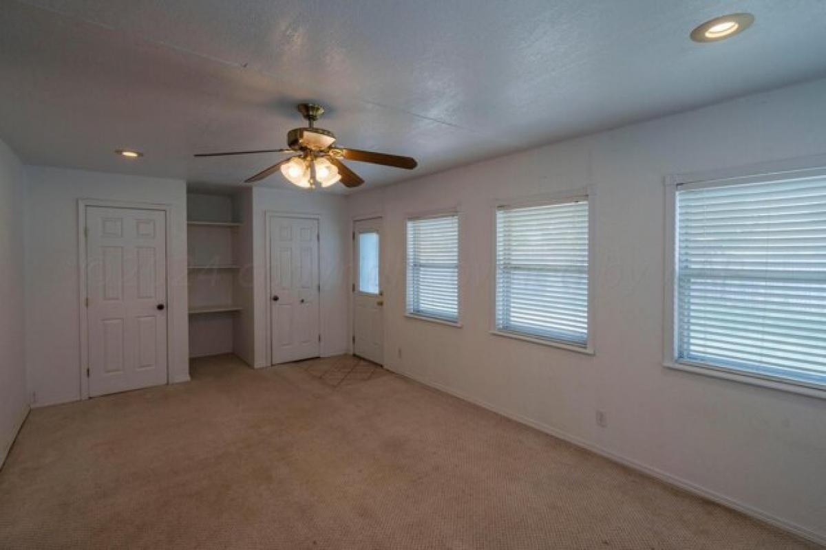 Picture of Home For Sale in Pampa, Texas, United States