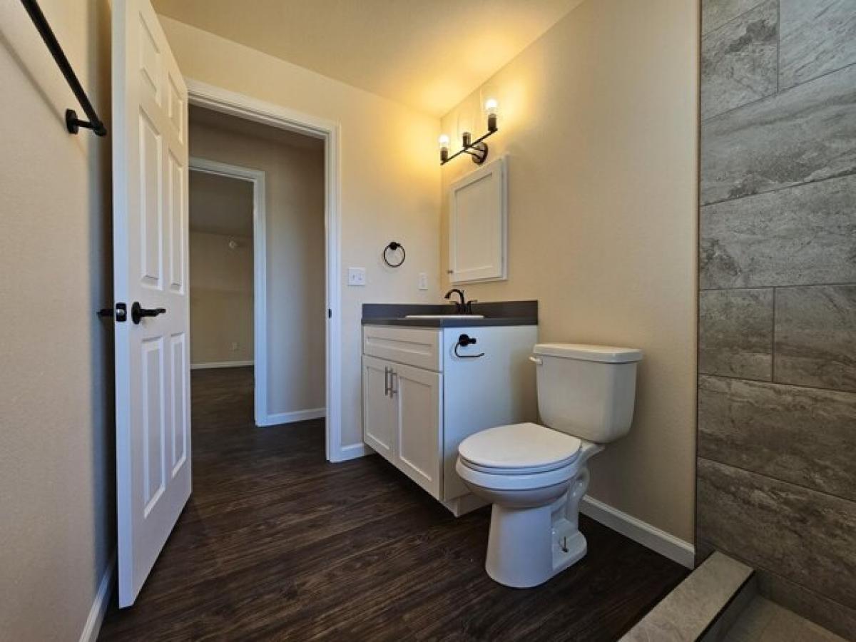 Picture of Home For Sale in Klamath Falls, Oregon, United States