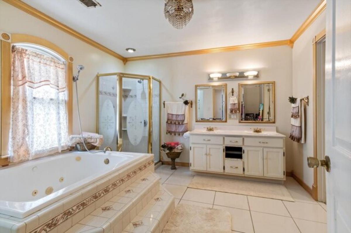 Picture of Home For Sale in Columbia, Tennessee, United States