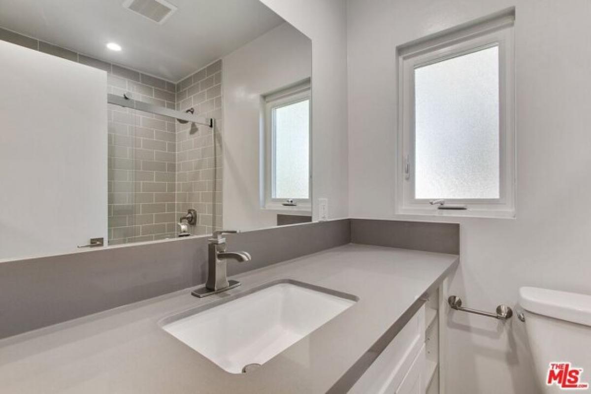 Picture of Home For Sale in Los Angeles, California, United States