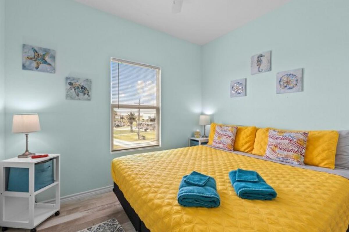 Picture of Home For Sale in Crystal Beach, Texas, United States