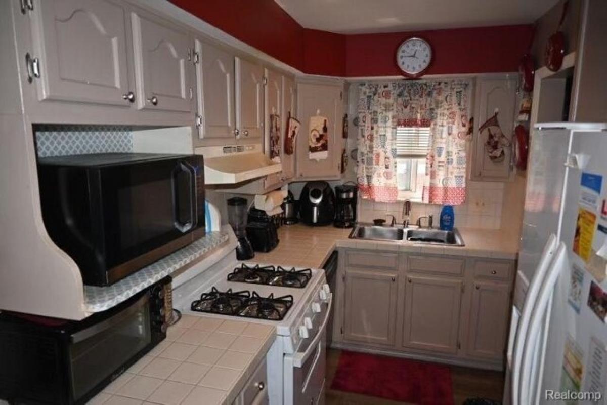 Picture of Home For Sale in Saint Clair Shores, Michigan, United States