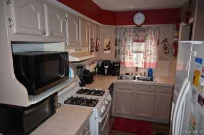 Home For Sale in Saint Clair Shores, Michigan