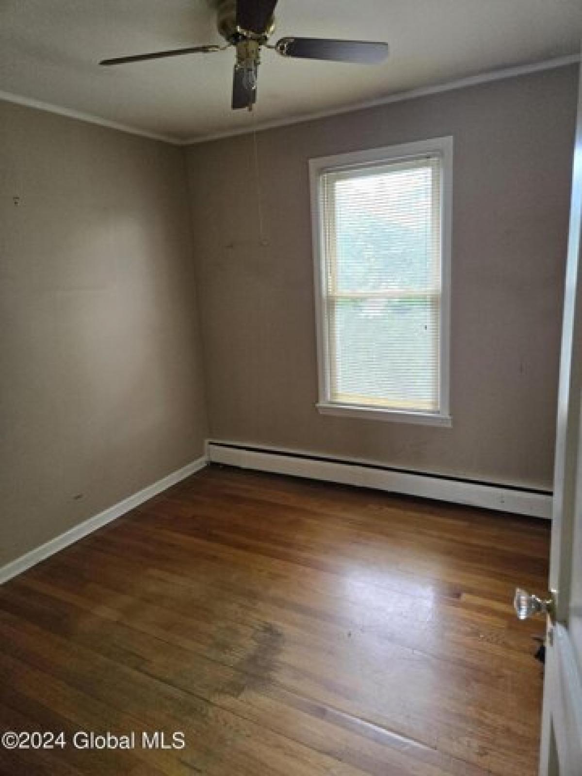 Picture of Home For Sale in Schenectady, New York, United States