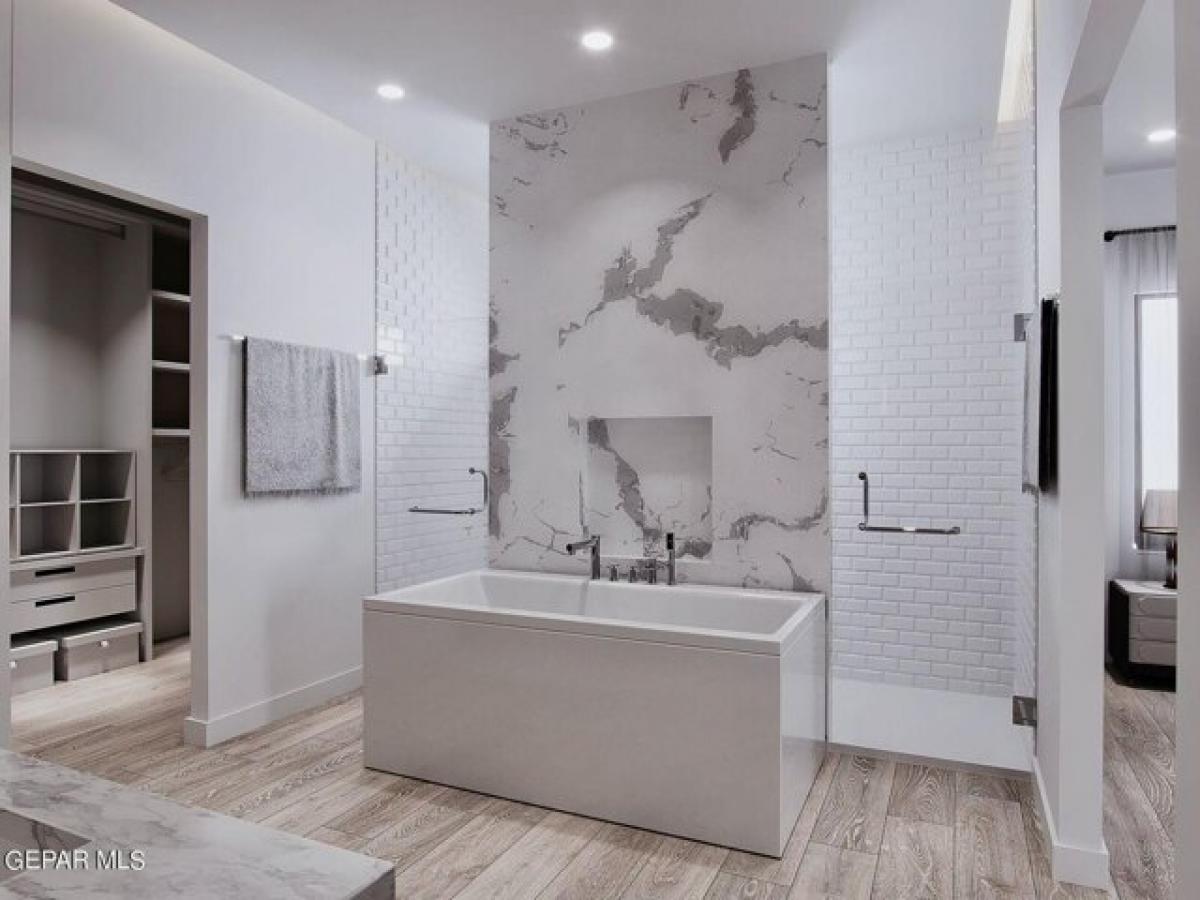 Picture of Home For Sale in El Paso, Texas, United States