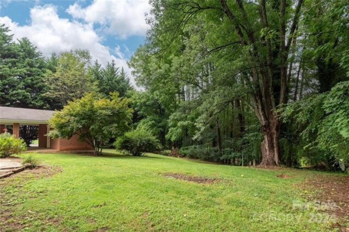 Picture of Home For Sale in Asheville, North Carolina, United States