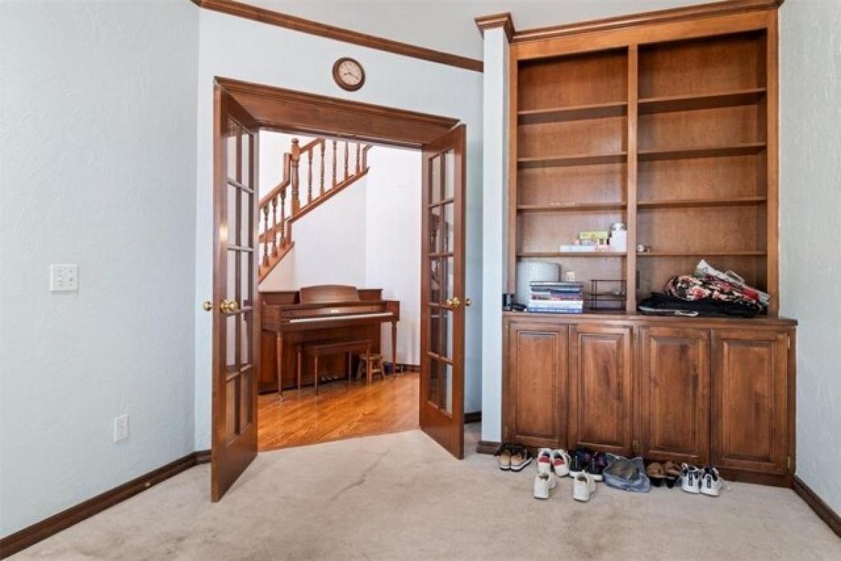 Picture of Home For Sale in Moore, Oklahoma, United States