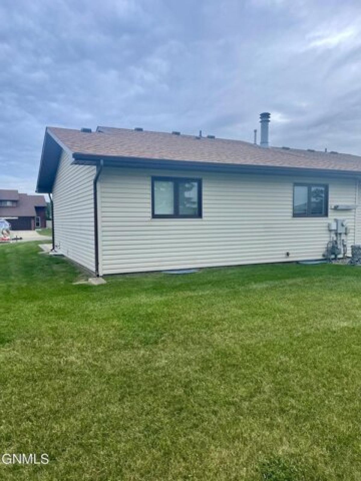Picture of Home For Sale in Bismarck, North Dakota, United States