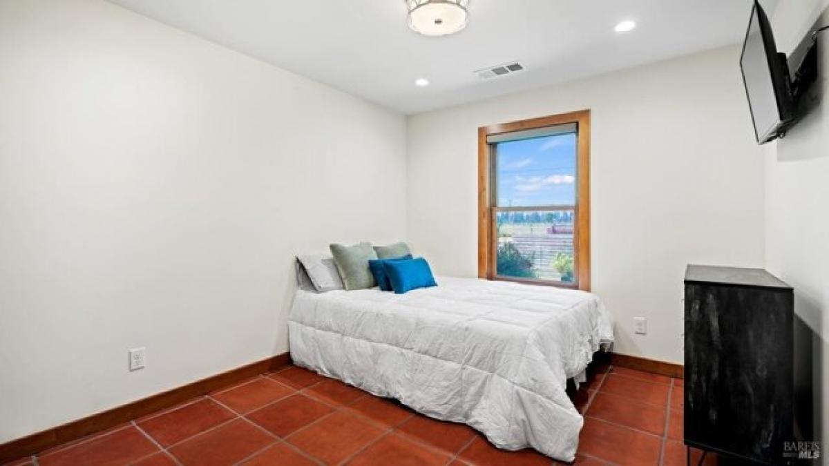 Picture of Home For Sale in Healdsburg, California, United States