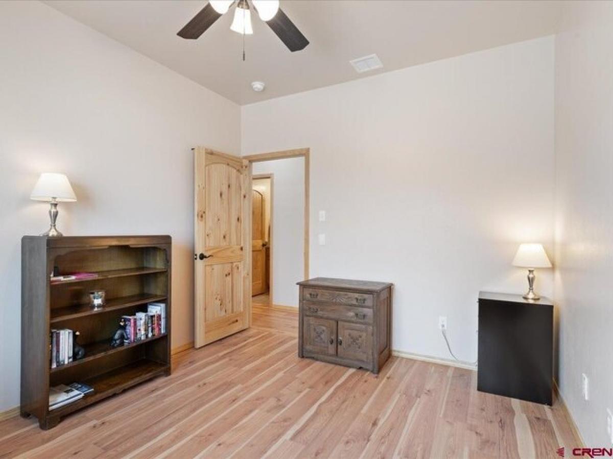 Picture of Home For Sale in Montrose, Colorado, United States