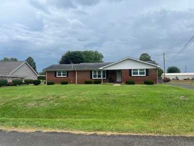 Home For Sale in Mcminnville, Tennessee