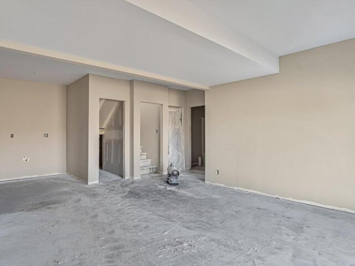 Picture of Home For Sale in Fairview Heights, Illinois, United States