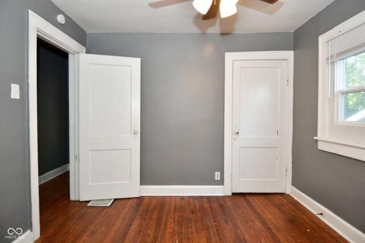 Picture of Home For Sale in Indianapolis, Indiana, United States