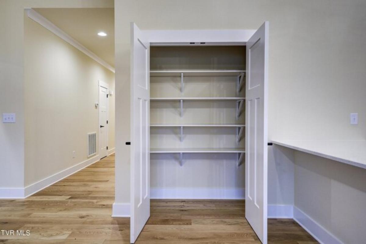 Picture of Home For Sale in Johnson City, Tennessee, United States