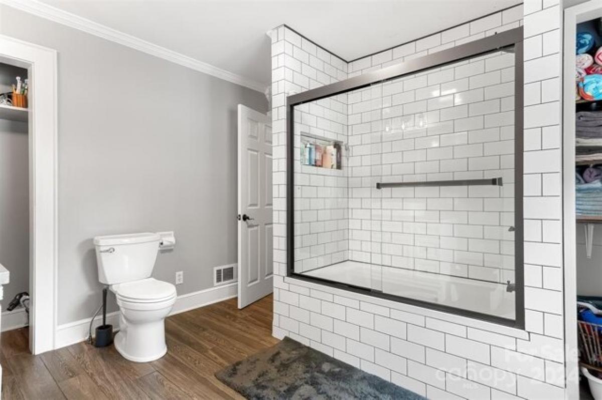 Picture of Home For Sale in Hickory, North Carolina, United States