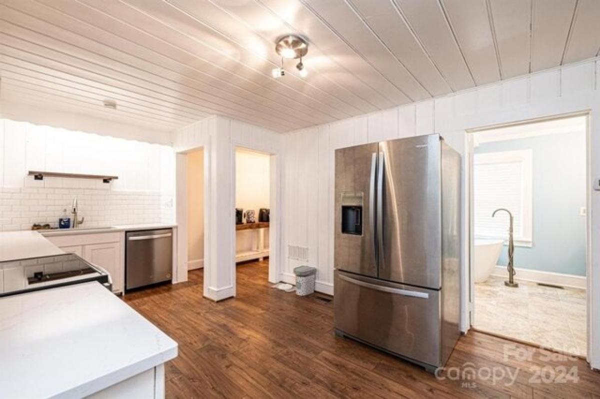 Picture of Home For Sale in Lenoir, North Carolina, United States