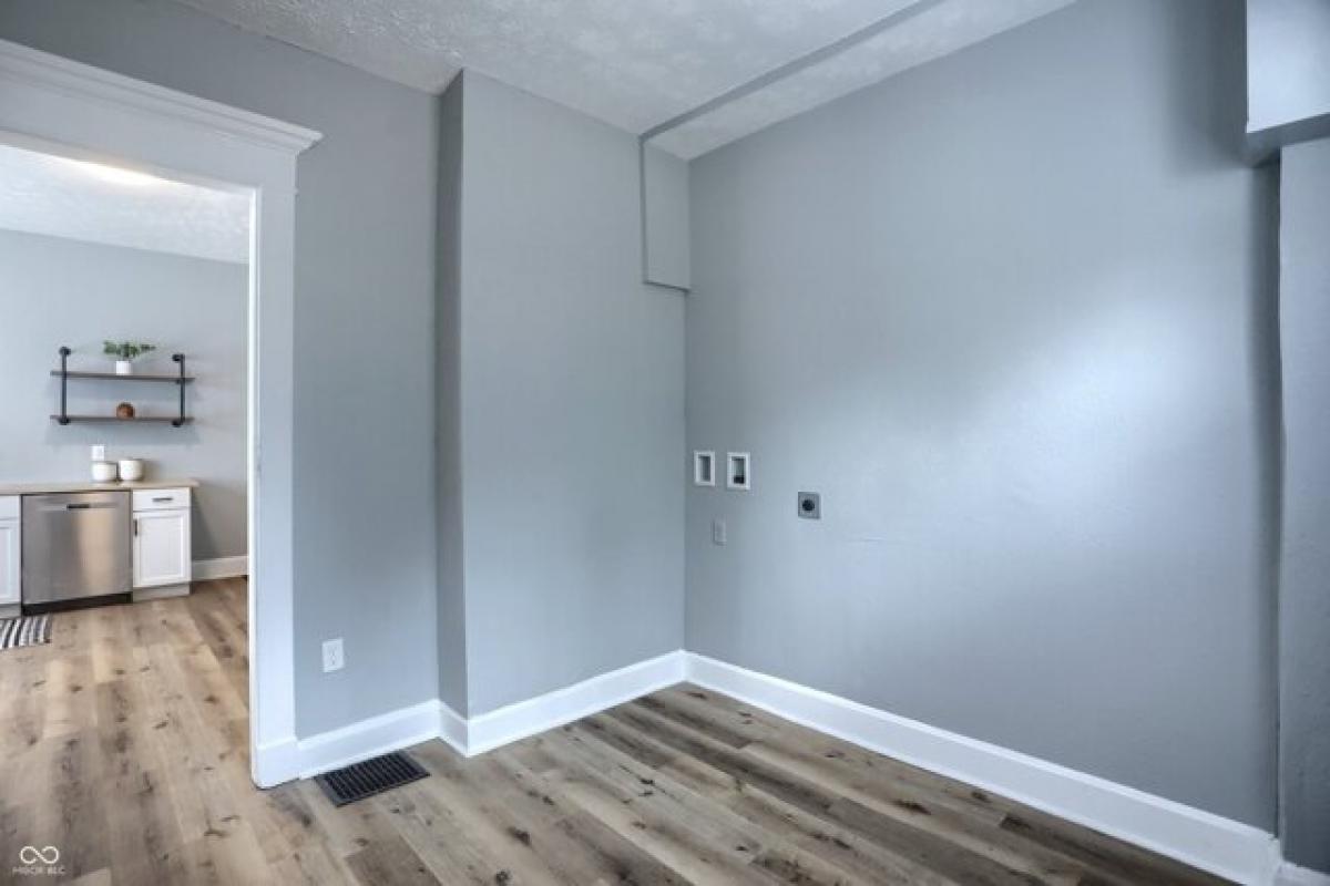 Picture of Home For Sale in Indianapolis, Indiana, United States