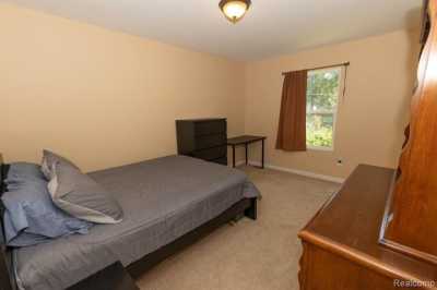 Home For Sale in Farmington Hills, Michigan