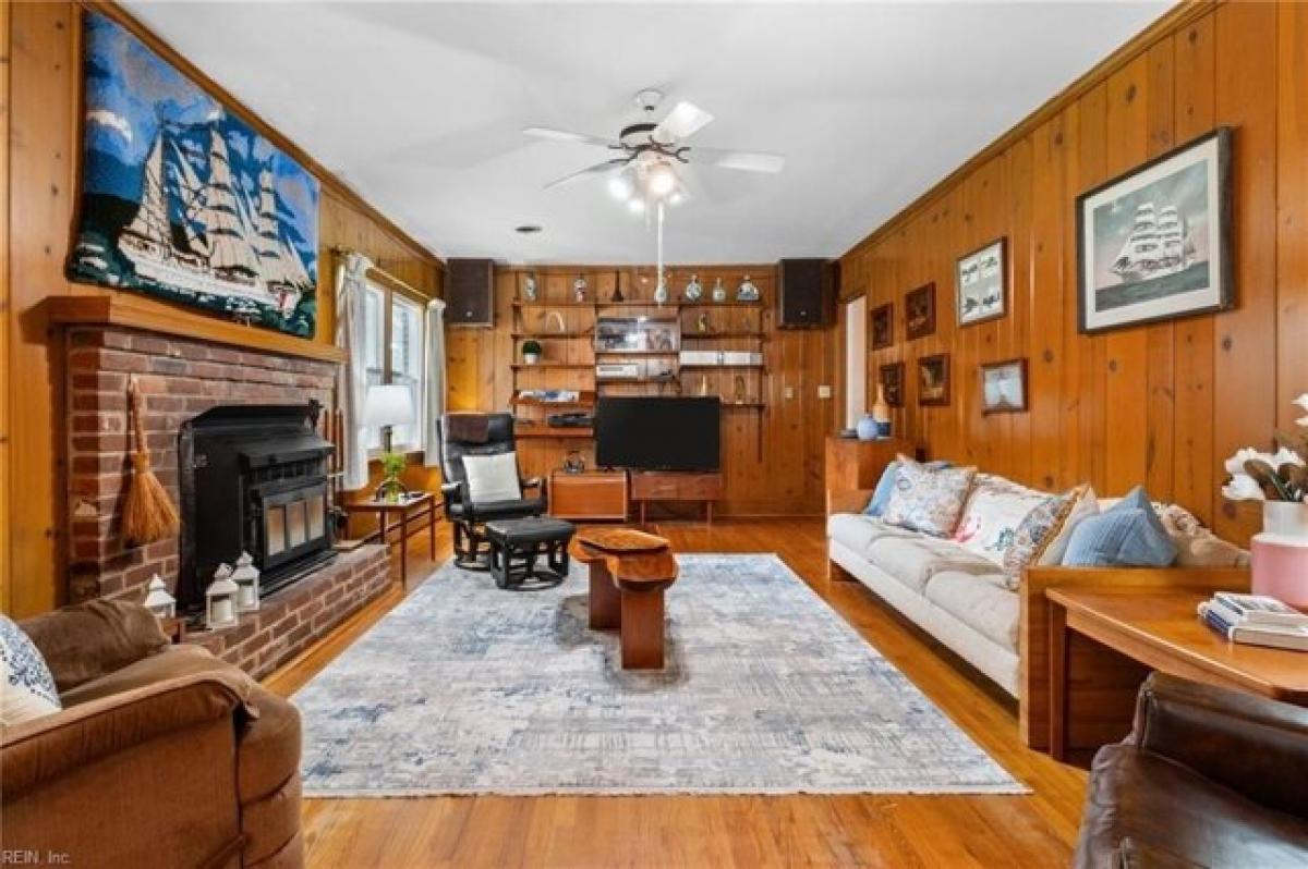 Picture of Home For Sale in Portsmouth, Virginia, United States