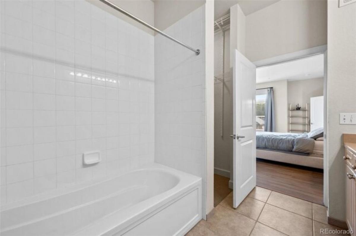 Picture of Home For Sale in Englewood, Colorado, United States