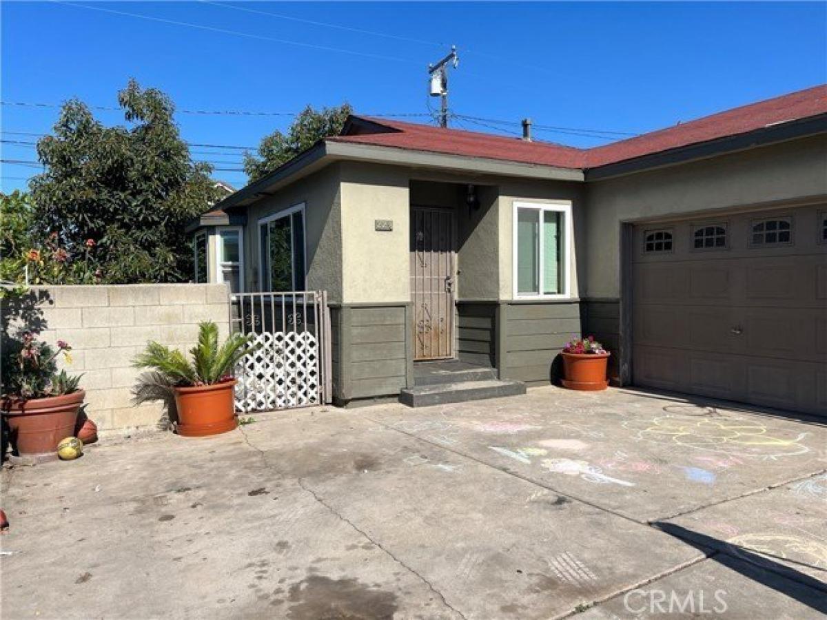 Picture of Home For Sale in Santa Ana, California, United States